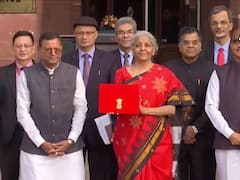 Budget 2023: बजट के बहीखाता जैसा वित्त मंत्री की साड़ी का रंग, देखें देश के भविष्य के पिटारे की ये तस्वीरें