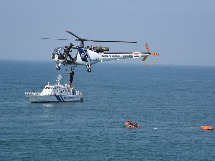 Indian Coast Guard Day 2023 Why Coast Guard Day is celebrated defence ministry Indian Coast Guard Day 2023: क्यों मनाया जाता है भारतीय तटरक्षक दिवस, जानिए इससे जुड़ी रोचक जानकारियां