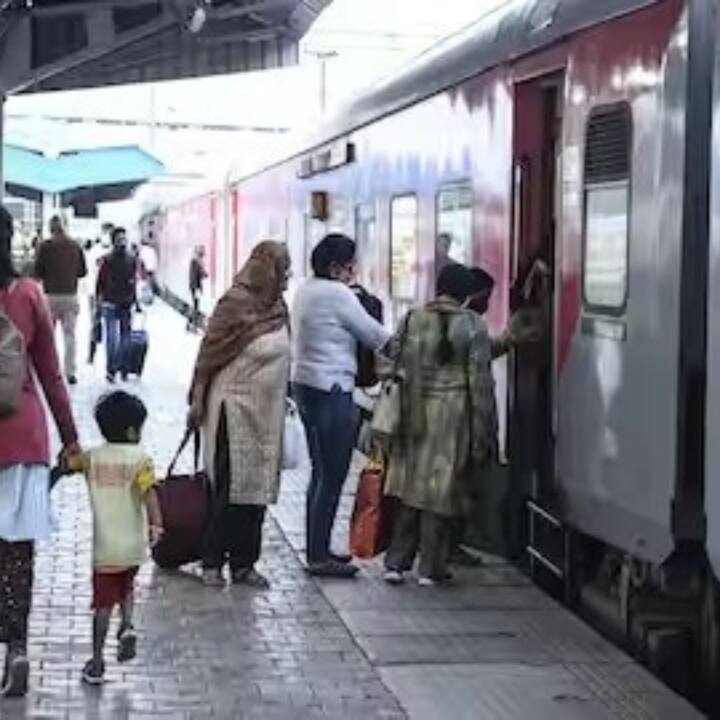 গত বছরের কেন্দ্রীয় বাজেটে অর্থমন্ত্রী ঘোষণা করেছিলেন, ১,৩৭,০০০ কোটি টাকা রেলমন্ত্রকে বরাদ্দ করা হয়েছে। সীতারামনের মতে, মোদি সরকারের আত্মনির্ভর ভারত-এর আওতায় ভারতীয় রেলের ২ হাজার কিলোমিটার রেলপথকে কবচ-এর আওতায় আনা হবে। যা নিরাপত্তার জন্য ঘোষণা করা হয়েছিল। এই প্রযুক্তির সহায়তায় আগামী দিনে রেলকে সিঙ্গল এররে পরিণত করার সম্ভাবনা থাকছে।