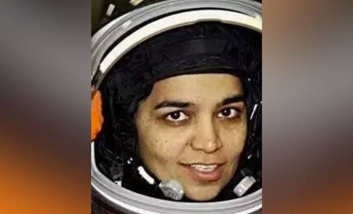 STS-87 মোট ২৫২ বার পৃথিবীর চক্কর কাটে। ৩৭৬ ঘণ্টা ৩৪ মিনিটে ৬৫ লক্ষ মাইল যাত্রা করেন। ২০০৩ সালে দ্বিতী বার মহাকাশে যাওয়ার সুযোগ পান। সে বার ৮০টি পরীক্ষা-নিরীক্ষায় সফল হন। তার পর পৃথিবীতে ফিরছিলেন। তখনই ঘটে যায় দুর্ঘটনা।
