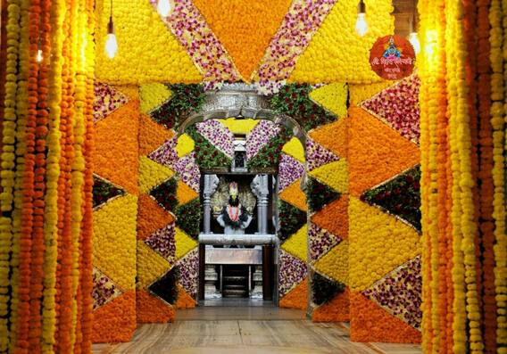 माघी एकादशीनिमित्त विठ्ठल मंदिरात मनमोहक सजावट