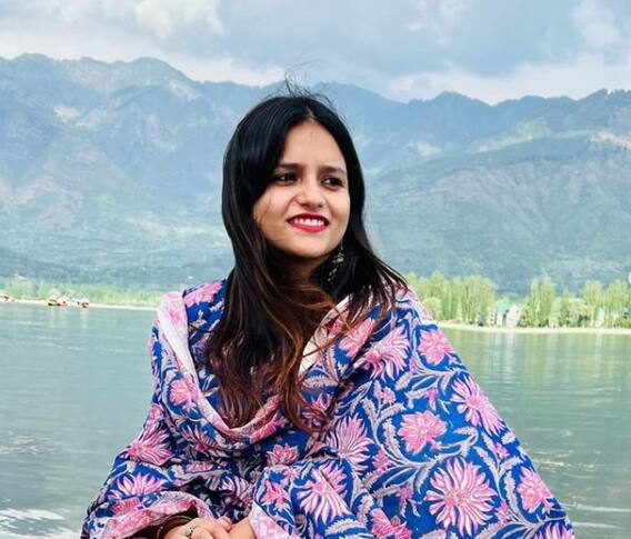 In Pics: क्लासेसचे तोंडही न पाहता IAS झाली, सर्जनाच्या यशाची अनोखी कहाणी