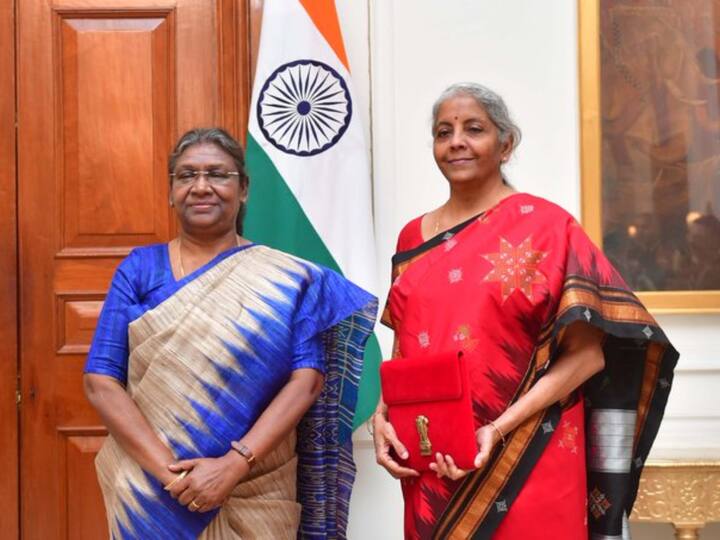 President Droupadi Murmu and Union Minister of Finance Nirmala Sitharaman at Rashtrapati Bhavan before presenting the Union Budget 2023-24.