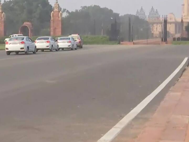 Before going to Parliament, the Finance Minister reached the Rashtrapati Bhavan to call on President Murmu. FM will then attend the Union Cabinet meeting, and then present Union Budget 2023-24. (Source: ANI)