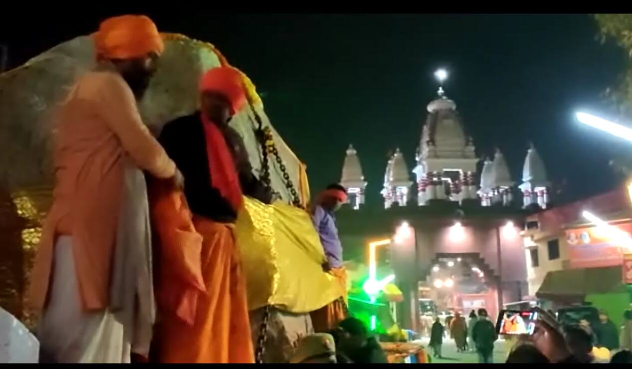 Gorakhpur: नेपाल से गोरखनाथ मंदिर पहुंचा शालिग्राम देवशिला रथ, पूजन-अर्चन के बाद अयोध्या रवाना