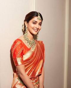 Pooja Hedge: ਰਵਾਇਤੀ ਲੁੱਕ ਨੂੰ ਅਪਣਾਉਂਦੇ ਹੋਏ ਪੂਜਾ ਹੇਗੜੇ ਸਾੜ੍ਹੀ ਪਹਿਨੇ ਆਈ ਨਜ਼ਰ, ਖੂਬਸੂਰਤੀ ਤੋਂ ਪ੍ਰਭਾਵਿਤ ਹੋਏ ਪ੍ਰਸ਼ੰਸਕ