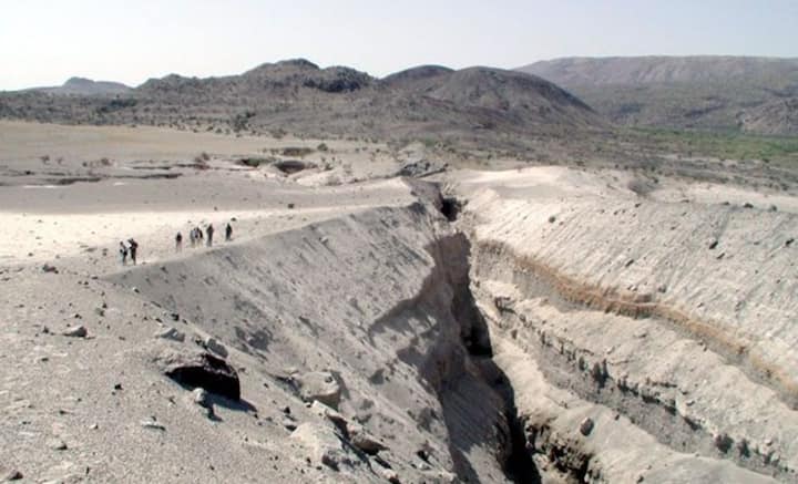 আফ্রিকা মহাদেশের অন্তর্গত ইথিওপিয়ার আফার অঞ্চলে কয়েছে দাব্বাহু আগ্নেয়গিরি। আফার ত্রিভূজের অংশ সেটি, যে এলাকা সক্রিয় আগ্নেয়গিরি অঞ্চল হিসেবেই পরিচিত। দাব্বাহু একটি স্ট্রাটোভলক্যানো, অর্থাৎ সংযুক্ত আগ্নেয়গিরি। জমাট বাঁধা লাভা, ঝামা পাথর, ছাই দিয়ে তৈরি শঙ্কু আকৃতির আগ্নেয়গিরি সেটি।