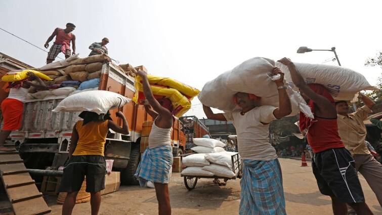 Mathadi Workers Strike fruits and vegetable supply may it due to market closed Mathadi Worker Strike: माथाडी कामगारांचा आज राज्यव्यापी संप; संपामुळे मुंबईतील पाचही मार्केट बंद