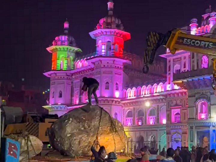 6 लाख साल पुराने नेपाली पत्थर से ही क्यों बनेगी रामलला की मूर्ति? जानें क्या है इसके पीछे का राज Ram Temple why idol of ram lalla will made from six lakh years old Nepal Shaligram stone 6 लाख साल पुराने नेपाली पत्थर से ही क्यों बनेगी रामलला की मूर्ति? जानें क्या है इसके पीछे का राज