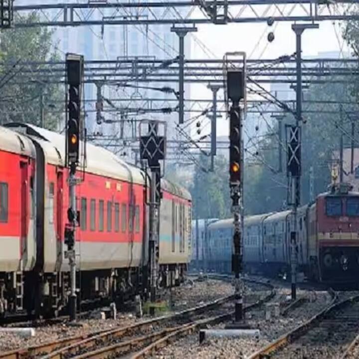 শুধু তা-ই নয়, এতদিন দেশের যে সব প্রান্তে রেল নেটওয়ার্ক সেঅর্থে পৌঁছায়নি, এবার সেইসব জায়গাতেও পৌঁছে দেওয়া হবে পরিকাঠামো পরিষেবা। জম্মু ও কাশ্মীর এবং উত্তর-পূর্বের প্রকল্পে আরও নজর দেওয়া হবে।