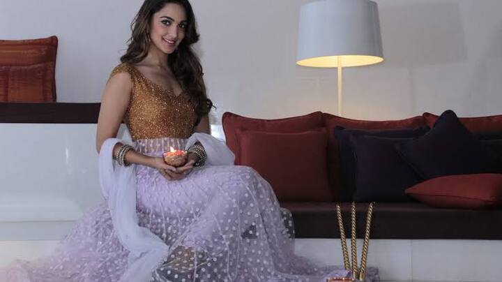 मुंबई की यह सबसे फेमस और महंगी बिल्डिंग मानी जाती है. यहां से हाजी अली दरगाह और रेसकोर्स के साथ में समंदर का खूबसूरत नजारा भी साफ देखा जा सकता है. (Photo- Instagram)