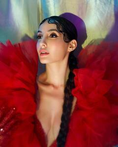 Nora Fatehi Photos: नोरा फतेही ने रेड कलर की डीपनेक शॉर्ट ड्रेस में बिखेरा ऐसा जलवा, जिसने भी देखा हुस्न... हो गया फिदा