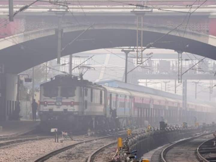 Indian Railway Cancelled 334 trains today and 10 trains cancelled for 11 February 2023 see list Indian Railway: इंडियन रेलवे ने 11 फरवरी तक कैंसिल की ये 10 ट्रेनें, आज 334 गाड़ियां रद्द, देखें लिस्ट 