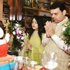 In Photos: सीएम एकनाथ शिंदे और डिप्टी CM देवेंद्र फडणवीस से ज्यादा अमीर हैं उनकी पत्नियां, जानिए- कितनी है कुल संपत्ति?