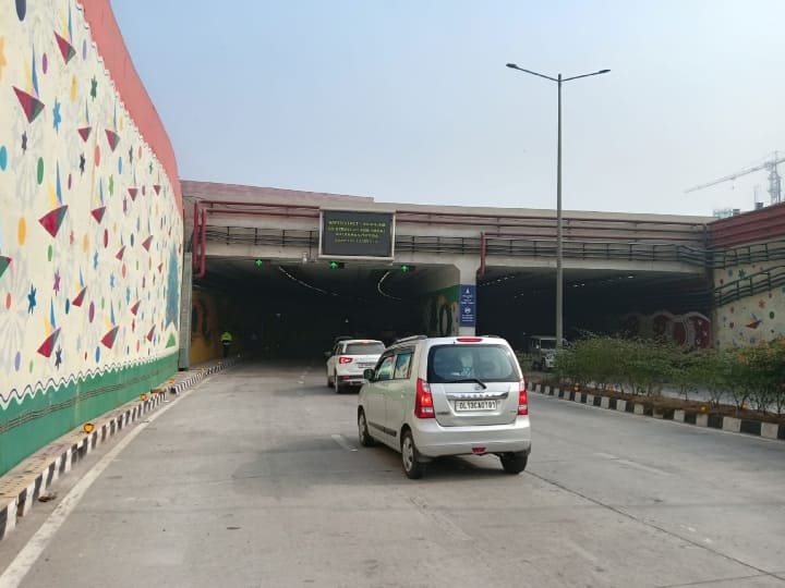Delhi roads around Pragati Maidan beautified before proposed G-20 conference  Delhi में शुरू हुईं G20 बैठक की तैयारियां, प्रगति मैदान के आसपास रंगबिरंगी पेंटिंग से चमकेंगी दीवारें