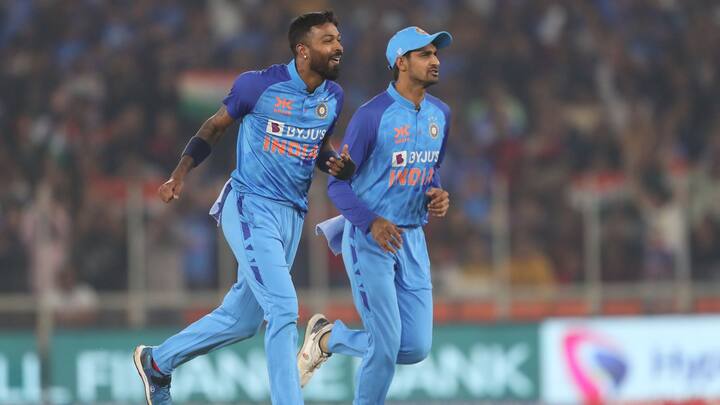 বল হাতে ফিন অ্যালেনকে তিন রানে ফিরিয়ে নিউজিল্যান্ডকে প্রথম ধাক্কাটি দেন হার্দিক পাণ্ড্য।