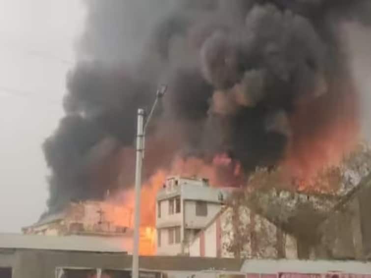Hyderabad: Massive Fire Breaks Out At Warehouse In Chikkadpally Hyderabad: Massive Fire Breaks Out At Warehouse In Chikkadpally