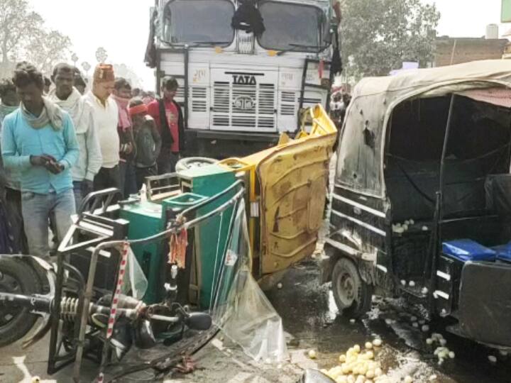 Nawada Road Accident: नवादा में भीषण सड़क दुर्घटना, ट्रक चालक ने ई-रिक्शा और टेंपो में मारी टक्कर, 3 की मौत, 5 गंभीर Nawada Road Accident Truck Collided with e-rickshaw and tempo two people Died and five serious ann Nawada Road Accident: नवादा में भीषण सड़क दुर्घटना, ट्रक चालक ने ई-रिक्शा और टेंपो में मारी टक्कर, 3 की मौत, 5 गंभीर