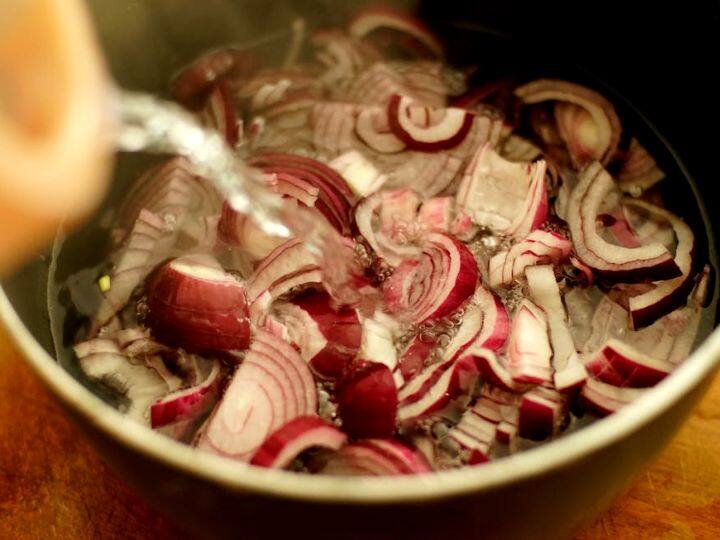 Onion Tea Health Benefits Pyaj Ki Chai May Help You To Control High Cholesterol Level Onion Tea Benefits: 'प्याज की चाय' से दूर होंगी शरीर की ये गंभीर बीमारियां, मिलेंगे कई फायदे, जानें रेसिपी