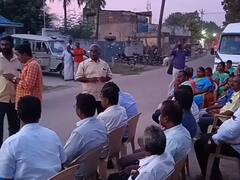 Karur: இடைநிலை ஆசிரியர் கல்வி பயில முறையான அனுமதி இல்லை -  ஆசிரியர்கள் போராட்டம்