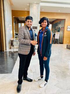 Womens U19 T20 WC: ঘরে ফিরলেন বিশ্বকাপজয়ী দুই বঙ্গকন্যা, বিমানবন্দরে উচ্ছ্বাস