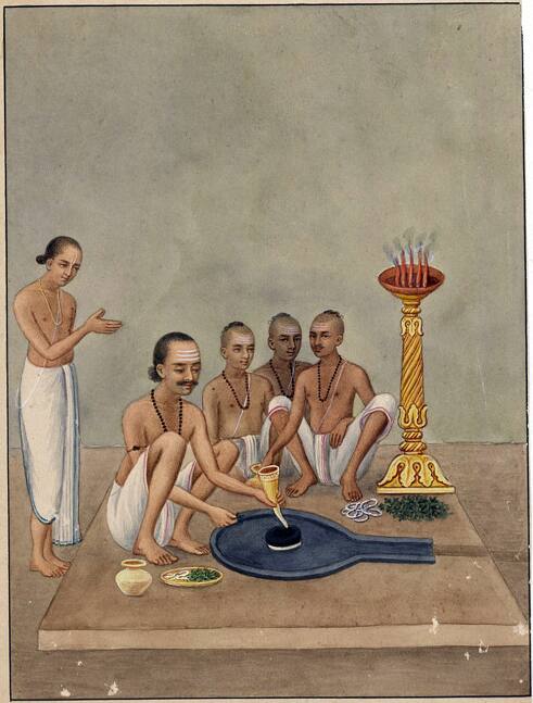 मंदिर के पंडितों का कहना है कि, यहां के सभी 22 मंदिरों पर लगे पंचशूलों को साल में एक बार महाशिवरात्रि के दिन नीचे उतार जाता है और फिर एक विशेष पूजा के बाद उन्हें फिर से स्थापित किया जाता है. बता दें कि पंचशूल को नीचे उतारने और वापस स्थापित करने का अधिकार एक परिवार को दिया गया है.