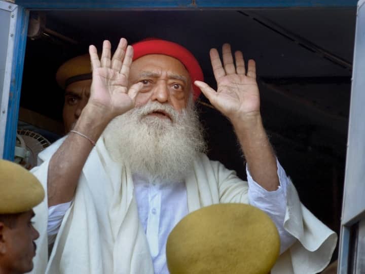 आसाराम जेल में तो अब कौन संभाल रहा है 10 हजार करोड़ का आश्रम समराज्य? Rapist Asaram is in jail so now who is managing the 10 thousand crore ashram Samrajya आसाराम जेल में तो अब कौन संभाल रहा है 10 हजार करोड़ का आश्रम समराज्य?