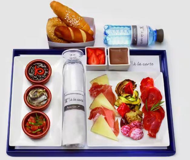 Why is the taste of food on an airplane different know scientific reason ਜਦੋਂ ਫਲਾਈਟ ਵਿੱਚ ਖਾਣਾ ਖਾਂਦੇ ਹੋ ਤਾਂ ਉਹਦਾ ਸੁਆਦ ਵੱਖਰਾ ਲੱਗਦਾ ਹੈ… ਜਾਣੋ ਕੀ ਹੈ ਕਾਰਨ