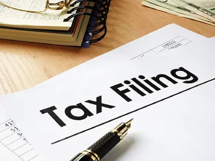 income tax department changes disclosure norms charitable institutions income tax exemption Income Tax: धार्मिक संस्थांच्या करमाफी नियमात बदल; 2 लाखांपेक्षा अधिक देणगी मिळाल्यावर तपशील देणं बंधनकारक