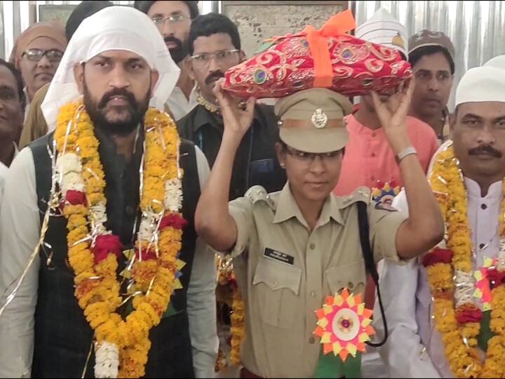 यंदा आमदार राहुल पाटील,निवासी उपजिल्हाधिकारी महेश वडदकर,पोलीस अधीक्षक आर रागसुधा,यांच्या डोक्यावर मानाचा ताबूत देऊन संदल काढण्यात आला