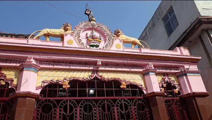 कहा जाता है कि पूरे देश में सिर्फ इसी मंदिर में पंचशूल है. वहीं धर्माचार्यों की मानें तो अगर कोई 6 महीने तक लगातार शिव ज्योतिर्लिंग की पूजा करता है तो उसे पुनर्जन्म का कष्ट नहीं उठाना पड़ता.