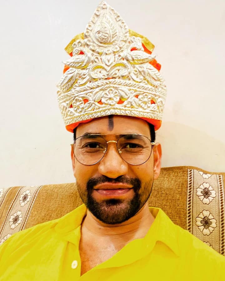 मालूम हो कि राजनीति के गलियारे में भी निरहुआ अपने जलवा बिखेरे हुए हैं. मौजूदा समय में उत्तर प्रदेश के आजमगढ़ से निरहुआ सांसद हैं.