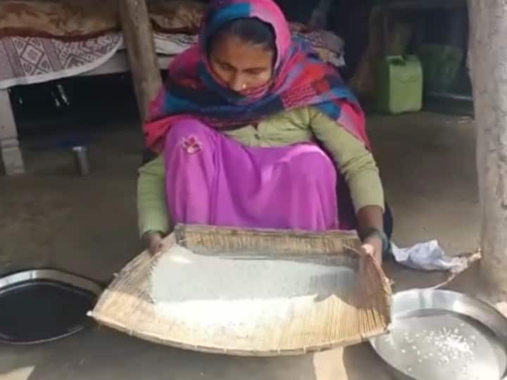 Free Ration: Plastic rice being distributed to the people in UP Know truth ANN Free Ration: यूपी में क्या लोगों को मुफ्त राशन के नाम पर प्लास्टिक के चावल बांटे जा रहे? चौंकाने वाली है सच्चाई
