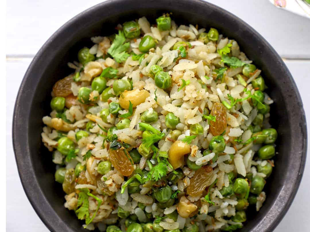 Mattar Poha Recipe Simple Dish and favorite tasty Flatterned Rice Potato Check how to make Aloo Mattar Poha: உருளை பட்டாணி அவல் உப்மா.. இதை சாப்பிட்டா பசி செம்ம கண்ட்ரோல்.. உடல் எடையும் உங்க கண்ட்ரோலில்..