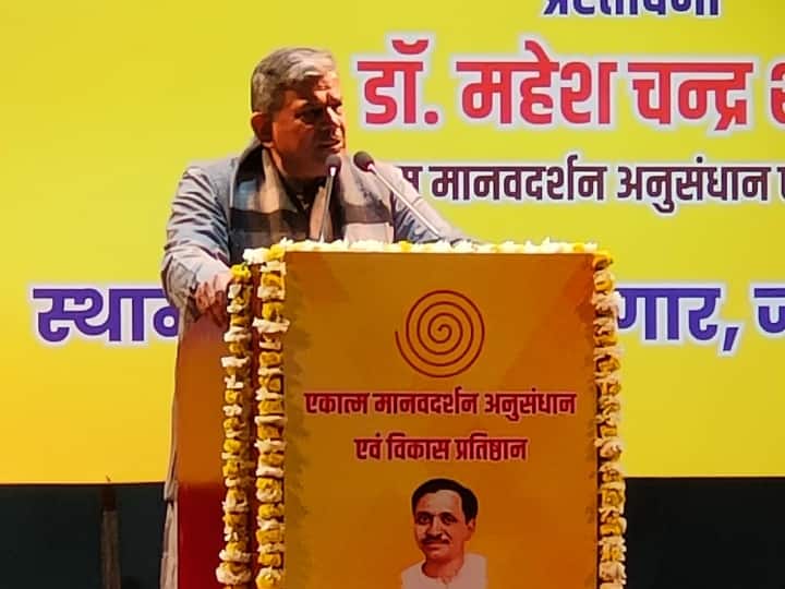 'घर वापसी' पर RSS का बड़ा बयान, दत्तात्रेय बोले- 'गौ मांस खाने वाले भी हिंदू धर्म में लौट सकते हैं' RSS Programe in Jaipur Dattatreya Hosabale said To understand the Sangh Not Only Mind But Heart Is Needed ANN 'घर वापसी' पर RSS का बड़ा बयान, दत्तात्रेय बोले- 'गौ मांस खाने वाले भी हिंदू धर्म में लौट सकते हैं'