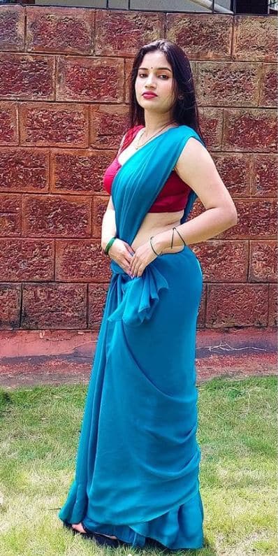 'फँड्री' चित्रपटात अत्यंत साधी दिसणारी राजेश्वरी आता मात्र ग्लॅमरस आणि हॉट अंदाजात चाहत्यांसमोर आली आहे