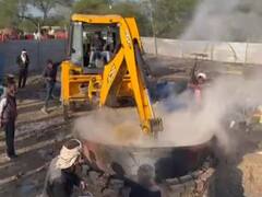 In Pics: जेसीबी मशीन से खाना बनते देखा है क्या? ये तस्वीरें देखकर दांतों तले दबा लेंगे ऊंगली