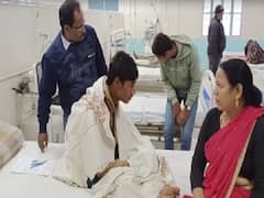 Bihar Student Fainted: 50 மாணவிகளுக்கு நடுவில் தேர்வெழுதச் சென்ற பிளஸ் 2 மாணவர்; மருத்துவமனையில் அனுமதி- என்ன காரணம்?