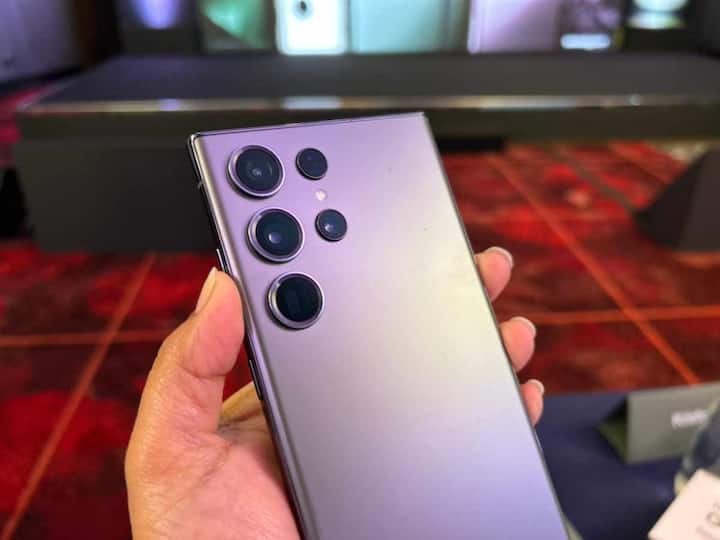 Samsung Galaxy S23 Ultra: The top-of-the-line model in the lineup starts at Rs 1,24,999. (Image: Krishna SinhaChaudhary/ABP Live)