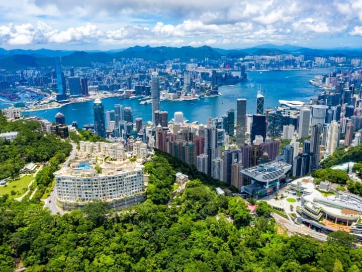Hong Kong offer free 5 lakh flight According to hello Hong Kong campaign after Covid isolation हॉन्ग कॉन्ग आने पर दुनियाभर के 5 लाख लोगों को मिलेगा फ्री हवाई टिकट, जानें क्यों दिया गया ये ऑफर