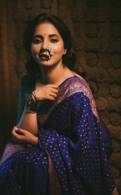 सायलीने 'बस्ता', 'मन फकिरा' आणि 'सातारचा सलमान' या चित्रपटांमध्ये काम केले आहे.(Sayali Sanjeev/instagram)