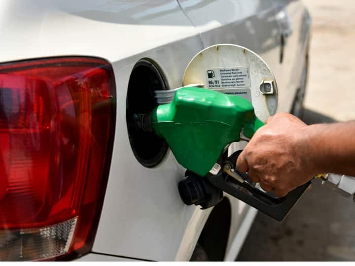 Petrol and Diesel Price Today in India 19th February 2023 Petrol and Diesel Rate Today in mumbai Delhi Bangalore Chennai Hyderabad and More Cities Petrol Diesel price In Metro Cities Fuel Price Today: पेट्रोल-डिझेल कधी स्वस्त होणार? झटपट जाणून घ्या Latest Updates