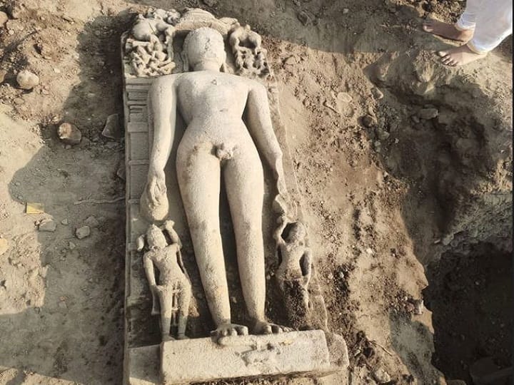 हिंगोलीच्या औंढा नागनाथ शहरामध्ये जैन मंदिराच्या बांधकामासाठी खोदकाम सुरु आहे. या खोदकामादरम्यान भगवान कुंथुनाथाची मूर्ती आढळली.