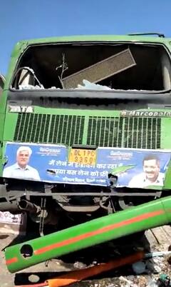 In Pics: कार को टक्कर मारकर सब-वे में जा घुसी DTC की बस, तीन लोग घायल, देखें तस्वीरें