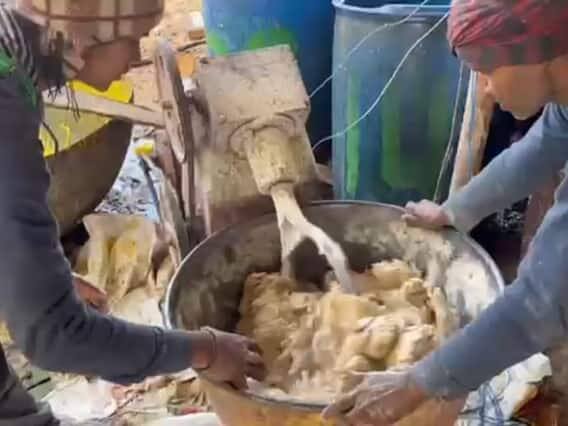 આ બધી વાનગીઓ બનાવવા માટે 500 થી વધુ કંદોઈ અહીં રોકાયેલા છે. આ સમગ્ર કાર્યક્રમ 100 વીઘાથી વધુ જમીનમાં કરવામાં આવી રહ્યો છે.