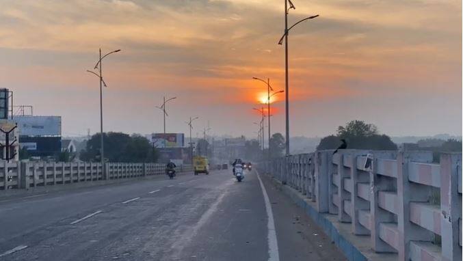 त्यातच आज अचानक तापमानात 4.2 अंश सेल्सिअसने घरसण झाली.