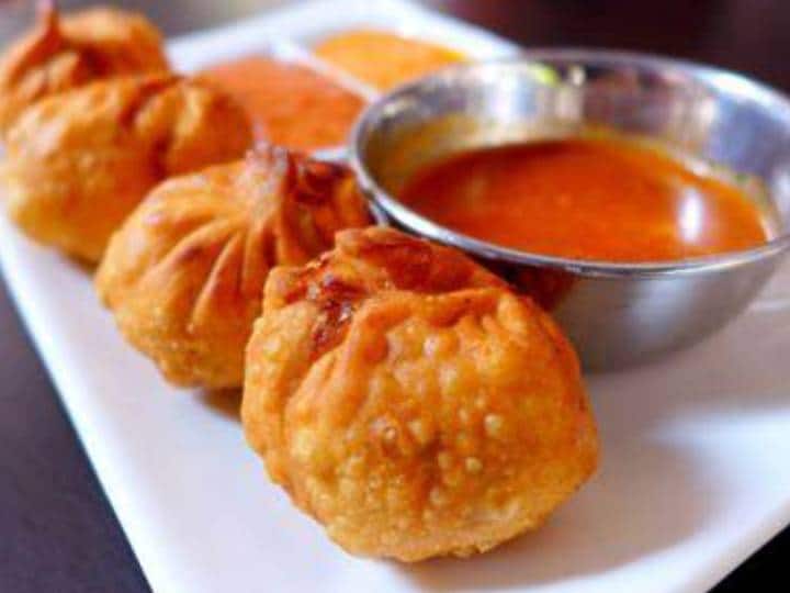 आलू, लहसुन, अदरक, हरा धनिया, मैदा, लाल मिर्च पाउडर, ऑरेगेनो, चिल्ली फ्लेक्स और नमक जैसी कुछ सामग्री का उपयोग करके तैयार किए गए, ये कुरकुरे चिली गार्लिक वेज कम से कम आपके परम पसंदीदा बन जाएंगे