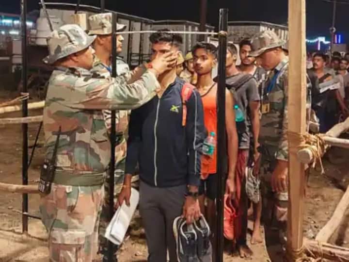 कोल्हापुरात पार पडलेल्या अग्निवीर भरती प्रक्रियेचा निकाल 29 जानेवारीला सैन्य दलाच्या वेबसाईटवर जाहीर झाला. भरती प्रक्रियेसाठी 90 हजार ऑनलाइन अर्ज आले होते. त्यापैकी केवळ 536 उमेदवार पात्र ठरले आहेत.