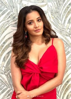 Monalisa: ਮੋਨਾਲੀਸਾ ਨੇ ਲਾਲ ਰੰਗ ਦੀ ਸ਼ਾਰਟ ਡਰੈੱਸ ਪਾ ਕੇ ਸ਼ੇਅਰ ਕੀਤੀਆਂ ਹੌਟ ਤਸਵੀਰਾਂ, ਬ੍ਰੇਲੈੱਸ ਪਾਰਦਰਸ਼ੀ ਲੁੱਕ ਦੇਖ ਕੇ ਫੈਨਜ਼ ਹੋਏ ਹੈਰਾਨ