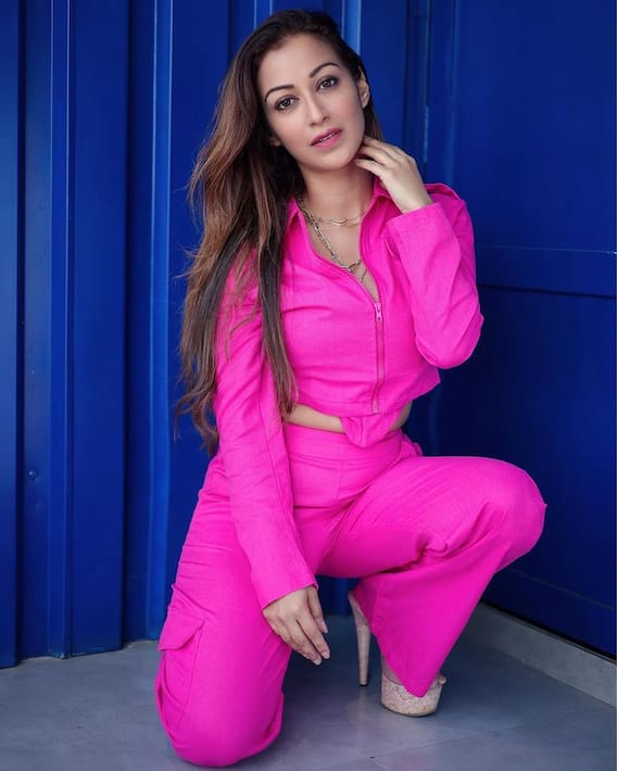 TMKOC Actress Photos: 'तारक मेहता' की इस एक्ट्रेस ने शॉर्ट ड्रेस में कराया फोटोशूट TMKOC Actress Photos: 'तारक मेहता' की इस एक्ट्रेस ने शॉर्ट ड्रेस में कराया फोटोशूट